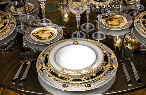 table versace 1 2 lune|Versace italian tableware label.